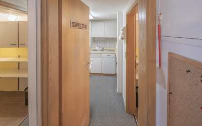 Viel Platz für Sonne und Gemütlichkeit: Einfamilienhaus mit ganz schön Platz und drei Einliegerwohnungen