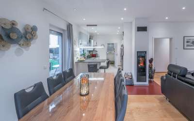 Moderner Bungalow mit tollem Grundstück