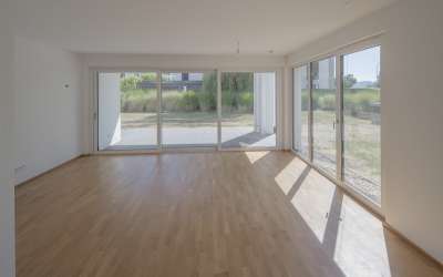 Hier geht die Sonne auf: außergewöhnliche 4 Zimmer-Wohnung im Erdgeschoß