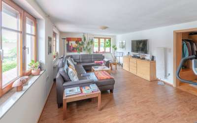 Großes Wohnhaus mitten in Denkingen