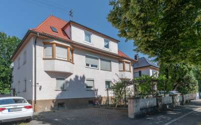 4,5-Zimmer-Dachgeschosswohnung mit Gartenanteil