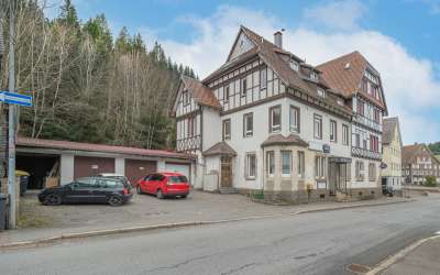 Großzügiges Wohn-/ und Geschäftshaus mit viel Platz - Auch als Hotelnutzung möglich