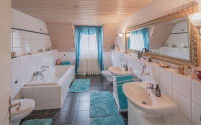Großzügiges Wohn-/ und Geschäftshaus mit viel Platz - Auch als Hotelnutzung möglich
