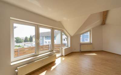 Toller Blick: 3-Zimmer-Dachgeschosswohnung mit Balkon