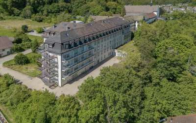 Sonniger Platz für ein Pflegeheim oder Gesundheitsressort