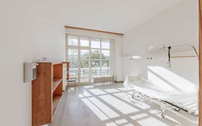 Sonniger Platz für ein Pflegeheim oder Gesundheitsressort