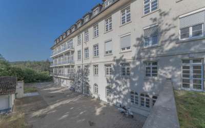 Sonniger Platz für ein Pflegeheim oder Gesundheitsressort