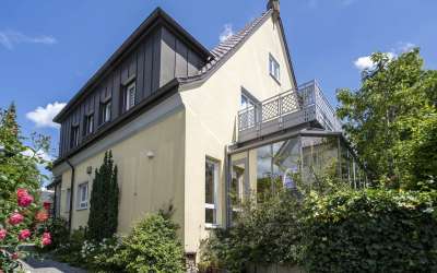 Modernisierte sonnige Stadtvilla für die ganze Familie