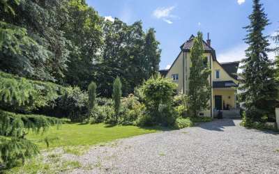 Modernisierte sonnige Stadtvilla für die ganze Familie