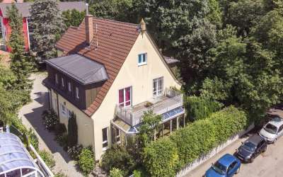 Modernisierte sonnige Stadtvilla für die ganze Familie