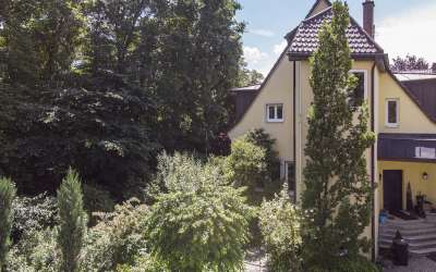 Modernisierte sonnige Stadtvilla für die ganze Familie