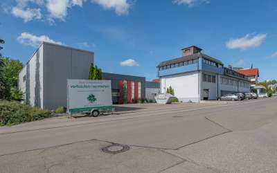 Hallenfläche und Büro zu vermieten!