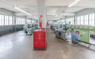 Hallenfläche und Büro zu vermieten!