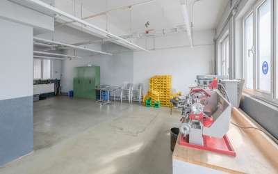 Hallenfläche und Büro zu vermieten!