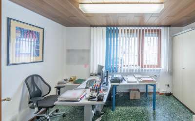 Hallenfläche und Büro zu vermieten!