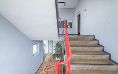 Hallenfläche und Büro zu vermieten!