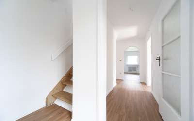 Doppelhaushälfte neu renoviert!