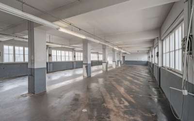 Großzügige Hallenfläche wartet auf einen neuen Mieter!