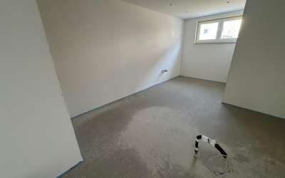 Effizient, großzügig geschnitten, idyllsich gelegen: Massiver Neubau Erstbezug 2026