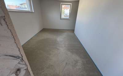 Effizient, großzügig geschnitten, idyllsich gelegen: Massiver Neubau Erstbezug 2026
