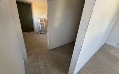 Effizient, großzügig geschnitten, idyllsich gelegen: Massiver Neubau Erstbezug 2026