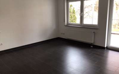 Modernes Wohnen im Park - idyllisch, stadtnah, chick - 1,5 Zimmer Eigentumswohnung mit lauschiger Terrasse