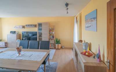 Neu Renoviert: Moderne, sonnige 4 Zimmer Mietwohnung im Erdgeschoss