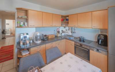Neu Renoviert: Moderne, sonnige 4 Zimmer Mietwohnung im Erdgeschoss