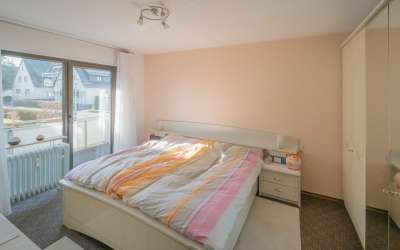 Neu Renoviert: Moderne, sonnige 4 Zimmer Mietwohnung im Erdgeschoss