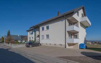 Neu Renoviert: Moderne, sonnige 4 Zimmer Mietwohnung im Erdgeschoss