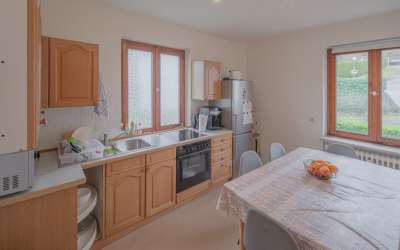 Das charmante Dreifamilienhaus am Ortsrand mit kurzen Wegen ins Grüne und einer enormen Aussicht