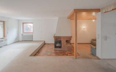 Freistehendes Einfamilienhaus mit 2 Wohnungen