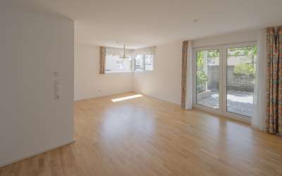 Platz für barierefreies Wohnen ruhig und zurückversetzt im Stadtzentrum: 4,5 Zimmer Mietwohnung für aktive Menschen in der dritten Lebensphase