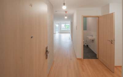 Sofort frei - Moderne 4,5 Zimmer-Eigentumswohnung mit Balkon, Terrasse und Gartenanteil