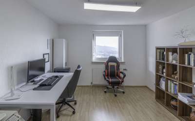 Top renovierte und moderne 4,5-Zimmer-Penthousewohnung mit Blick über die Stadt
