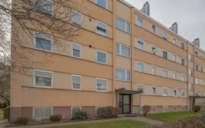 Zeit für einen Tapetenwechsel: sonnenverwöhnte 2-Zimmer-Eigentumswohnung mit sonnigem Balkon