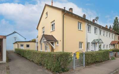 Charmantes Reiheneckhaus mit Garten, Balkon und großzügiger Garage