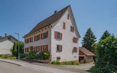Landwirtschaftliches Gebäude mit viel Platz und großem Grundstück