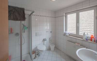 6 Familienhaus mit Gewerbe - in schöner Lage