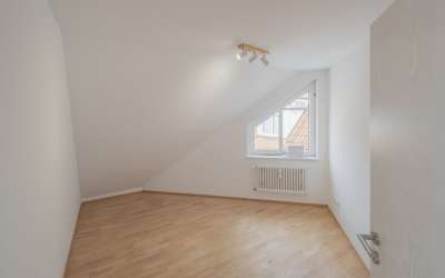 Sonne, viel Fläche und Esprit: tolle Maisonettewohnung am Stadtrand