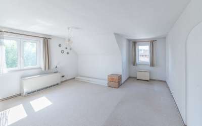 Zentral gelegene 4-Zimmer-Eigentumswohnung mit Garten und Garage