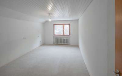 Freistehendes Einfamilienhaus mit 2 Wohnungen