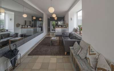 Flagsship-Standort aus Familienbesitz, nur ein Steinwurf zur Altstadt: Hotel mit Potential und guter Einführung