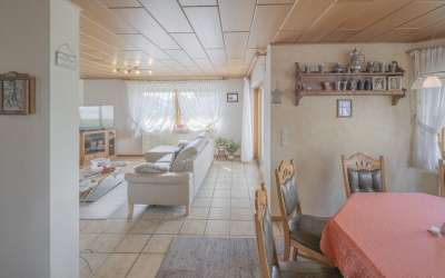 Viel Platz für Moderne, Helligkeit und besonderes Wohnen auf einem enormen Grundstück: das gibt es nicht alle Tage!