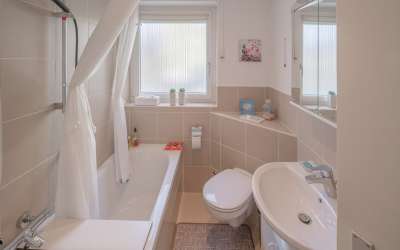 Ideal als Kapitalanlage : Moderne 2,5 Zimmer Eigentumswohnung