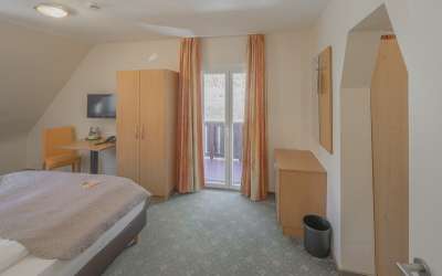 Wer hier einkehren darf, erlebt eine besondere Atmosphäre, die lange in Erinnerung bleibt - Hotel mitten im Grünen