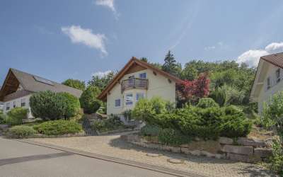 Das sonnige und freistehende tolle, moderne und gepflegte Einfamilienhaus am Ortsrand - hier ist Platz für Ruhe und Gemütlichkeit!