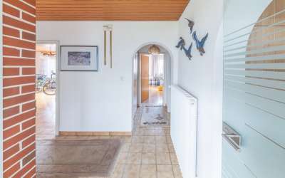 Freistehendes Zweifamilienhaus mit viel Platz!