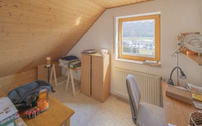 Viel Platz für Moderne, Helligkeit und besonderes Wohnen auf einem enormen Grundstück: das gibt es nicht alle Tage!