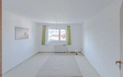 Zentral gelegene 4-Zimmer-Eigentumswohnung mit Garten und Garage